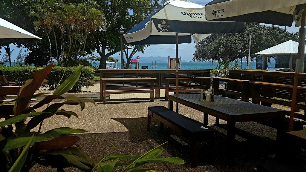 Picnic Bay Hotel | lodging | Esplanade, Picnic Bay QLD 4819, Australia | 0747785166 OR +61 7 4778 5166