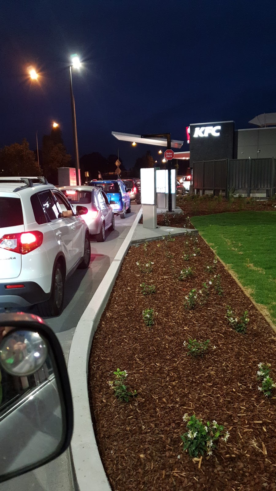 KFC Thornton | restaurant | Lot 2 Weakleys Dr, Thornton NSW 2322, Australia | 0240891101 OR +61 2 4089 1101