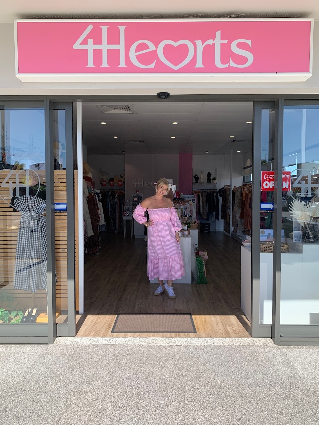 4 Hearts | clothing store | 19th Avenue shops Shop 16A Cnr 19th avenue and, Angelica St, Palm Beach QLD 4221, Australia | 0419680862 OR +61 419 680 862