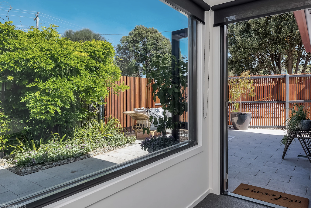 Barefoot Bungalow | 28 Frederick Henry Parade, Cremorne TAS 7024, Australia | Phone: 0417 103 891