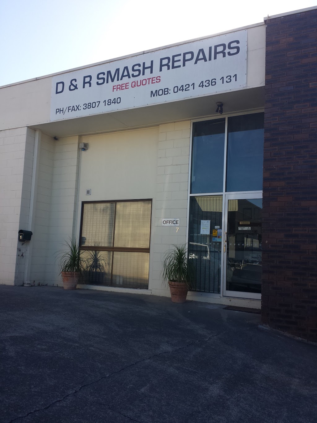 D & R Smash Repairs (Robert Bouverie ) | 1/7 Lochlarney St, Beenleigh QLD 4207, Australia | Phone: (07) 3807 1840