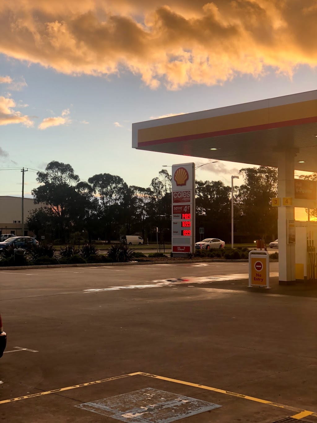 Coles Express | gas station | 215/221 Greens Rd, Dandenong South VIC 3175, Australia | 0397929474 OR +61 3 9792 9474