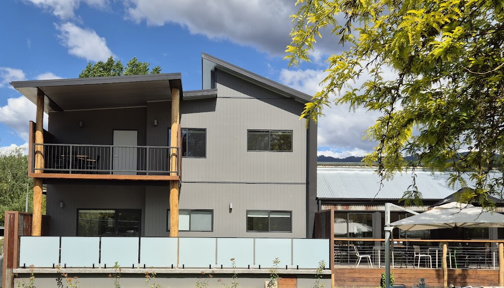Rocky Valley Luxury Apartments | Unit 1/226 Kiewa Valley Highway, Tawonga South VIC 3698, Australia | Phone: (03) 5754 1118