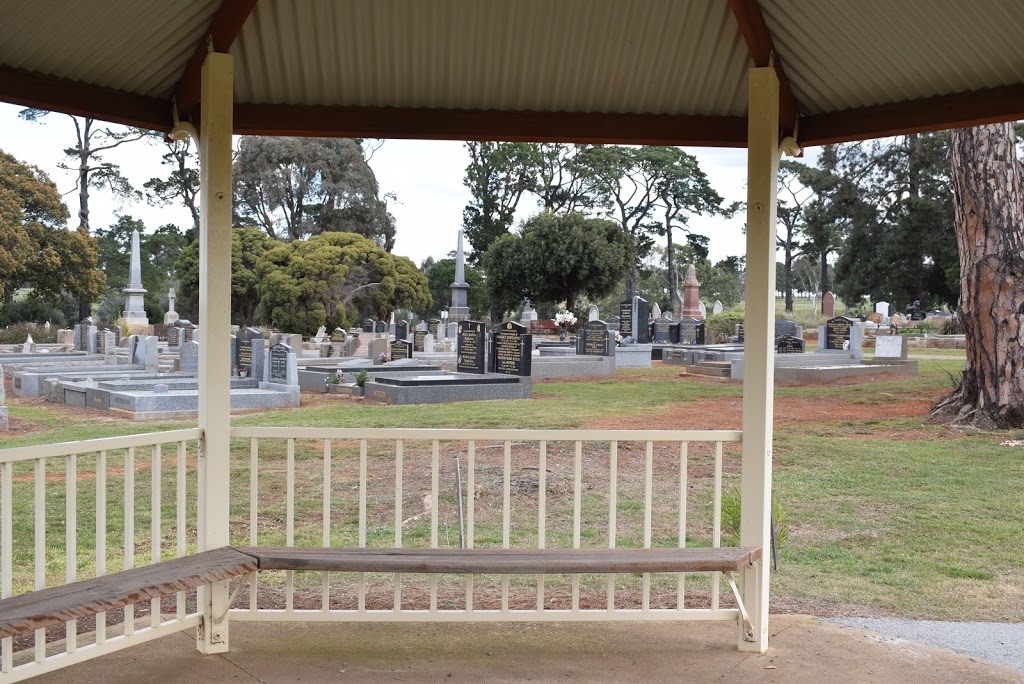 Bulla Cemetery | cemetery | Cemetery Ln, Bulla VIC 3428, Australia | 0392052200 OR +61 3 9205 2200