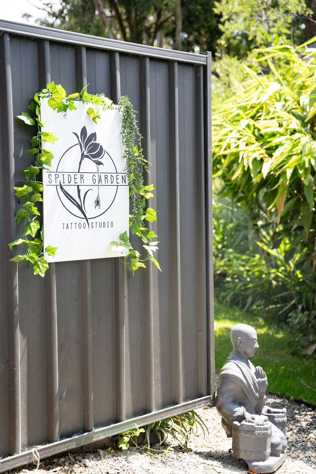 Spider garden tattoo studio | 28 Canopus Cl, Marmong Point NSW 2284, Australia | Phone: 0420 569 845