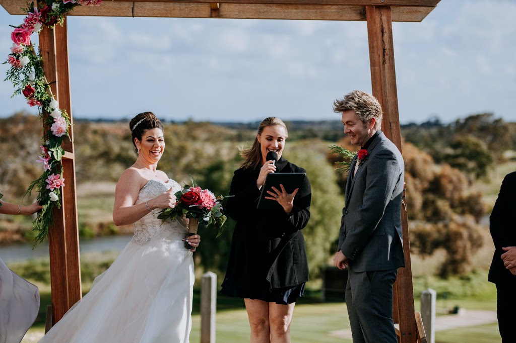 Hitched by Heidi | 4 Brewster St, Berwick VIC 3806, Australia | Phone: 0434 388 203