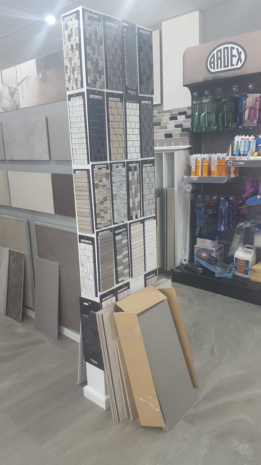 Tile And Bathroom Supastore | home goods store | 1 First Ave, Unanderra NSW 2526, Australia | 0242712952 OR +61 2 4271 2952