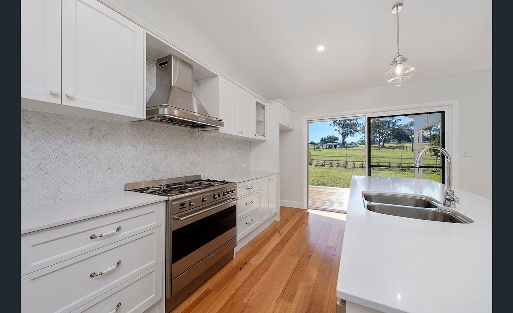 Designer Living Kitchens | 14 Mildon Rd, Tuggerah NSW 2259, Australia | Phone: (02) 4353 5111