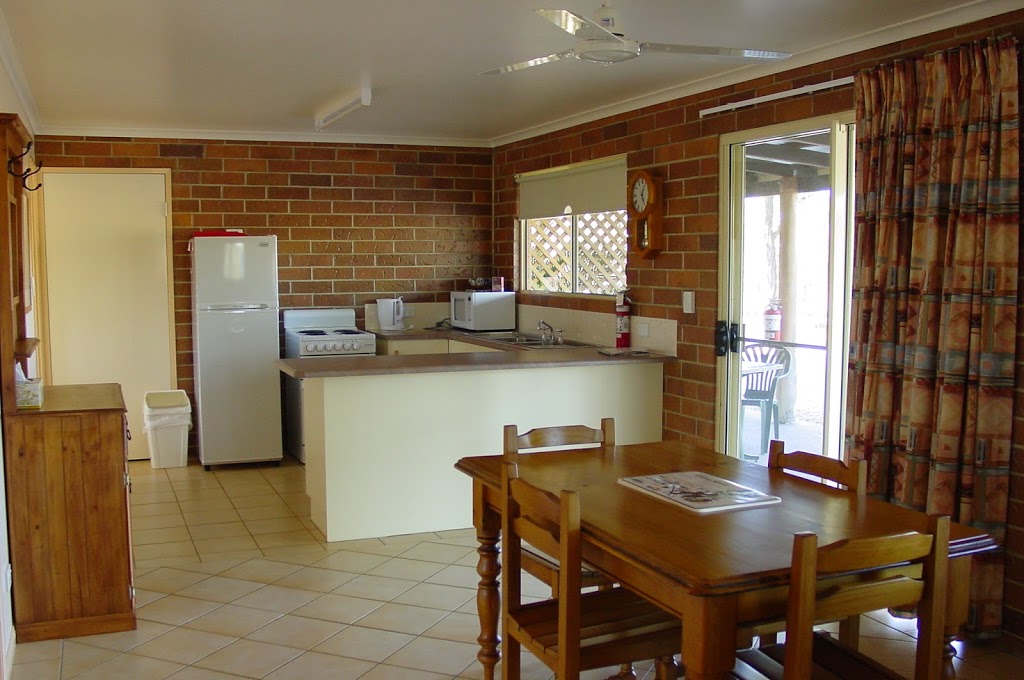 Rubyvale Motel & Holiday Units | 35 Heritage Rd, The Gemfields QLD 4702, Australia | Phone: (07) 4985 4518