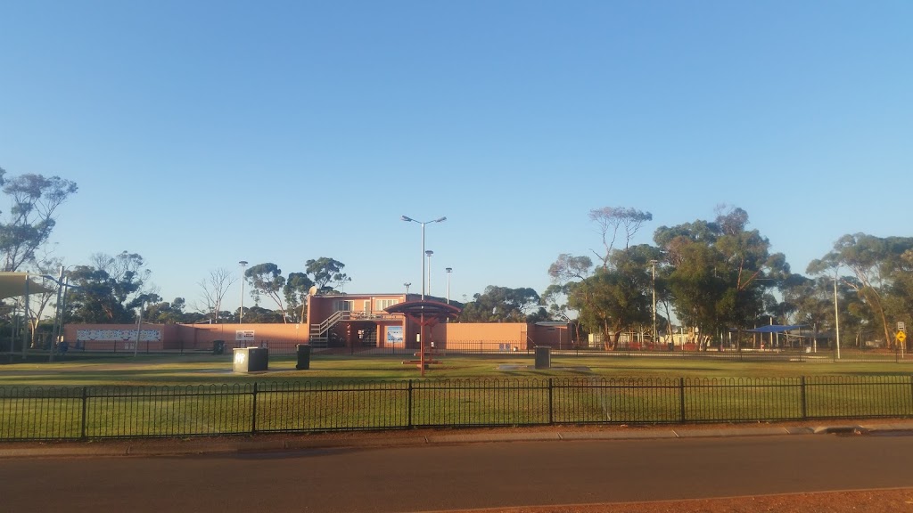 Kambalda Aquatic Facility | 2 Barnes Dr, Kambalda West WA 6442, Australia | Phone: (08) 9080 2111