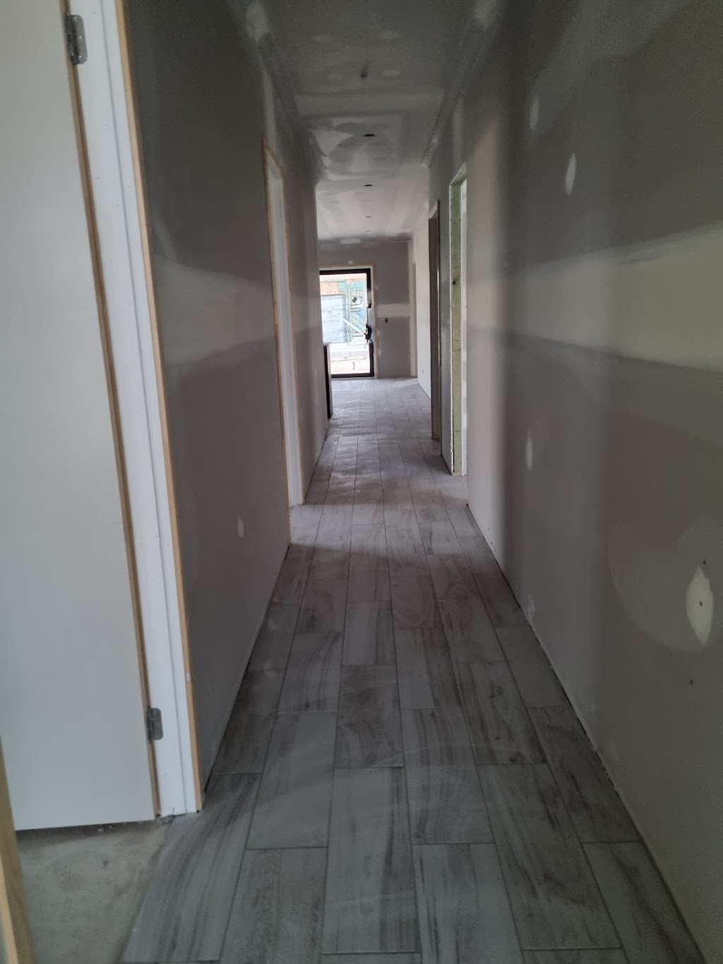 amz tilingservices | 14, Woodridge QLD 4114, Australia | Phone: 0406 797 885