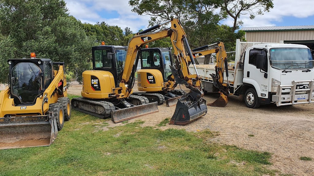 Shanes Mini Excavator and Bobcat Hire | 66 Matthews Ln, The Summit QLD 4377, Australia | Phone: 0403 593 506