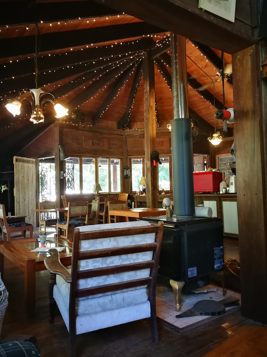 Elm Haus Cafe | cafe | Crn Browns Road and Mount Glorious Road, Mount Glorious QLD 4520, Australia | 0732890278 OR +61 7 3289 0278