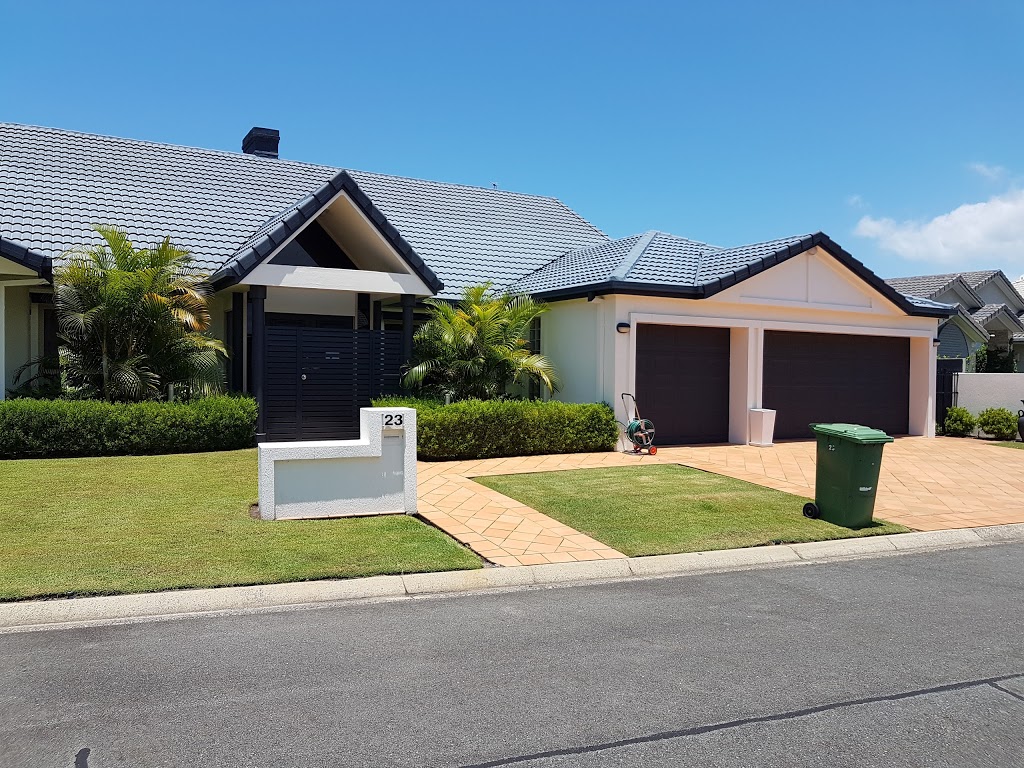 Surfers Waters Realty | 40 Cotlew St E, Southport QLD 4215, Australia | Phone: (07) 5574 3661