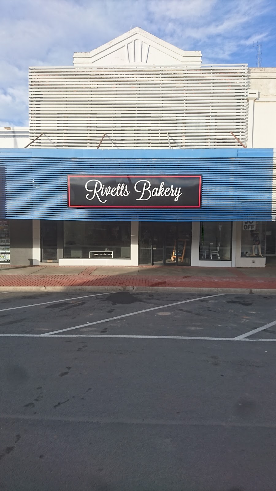 Rivetts Bakery | bakery | 104 Chapman St, Swan Hill VIC 3585, Australia | 0350323627 OR +61 3 5032 3627