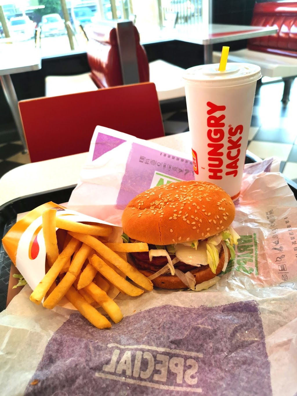 Hungry Jacks Burgers Lakeview | Lake View Retail Centre, 1 Lake View Bvd, Mermaid Waters QLD 4218, Australia | Phone: (07) 5526 6082