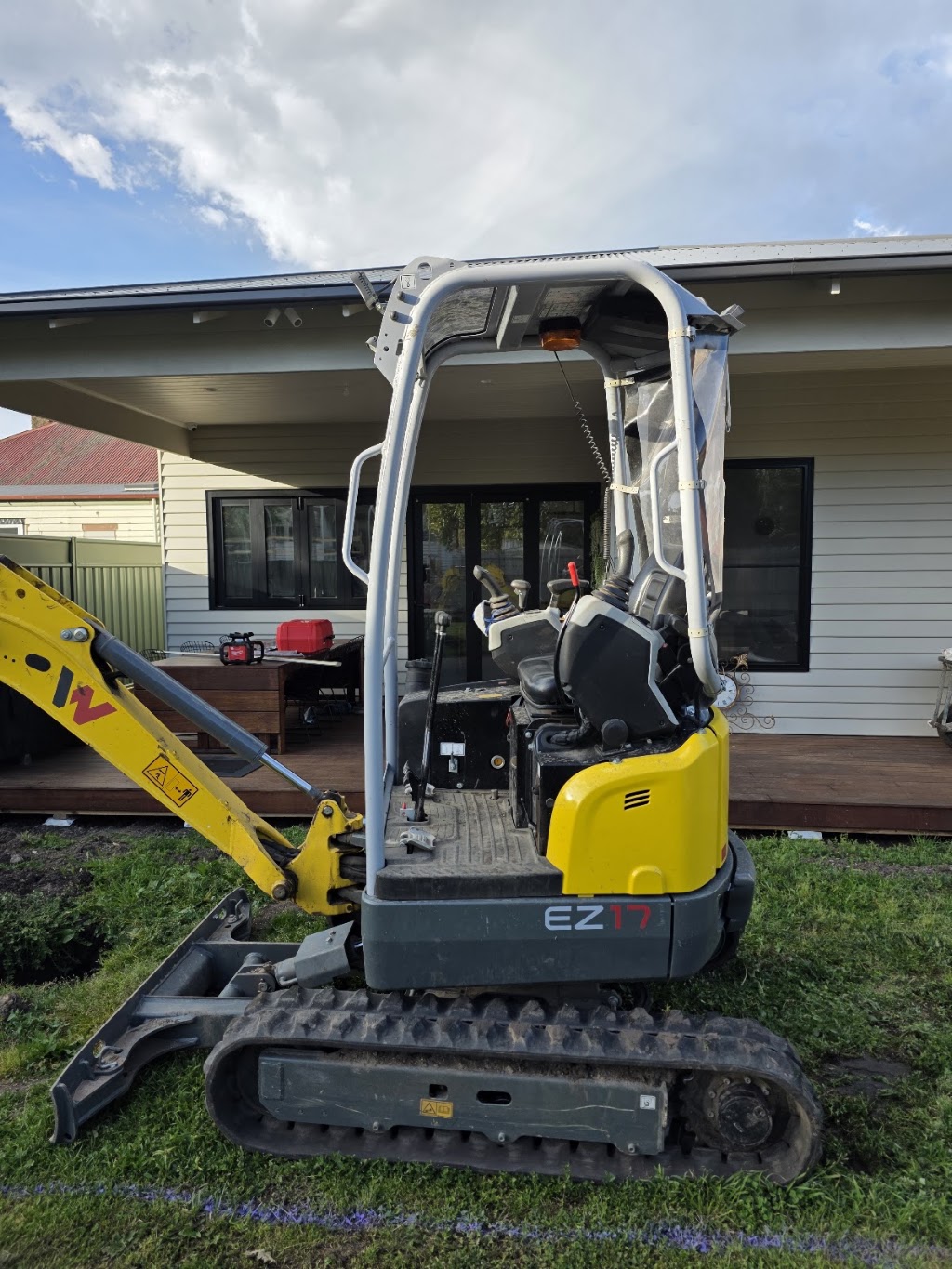 dry-hire.com.au | 2 Mollison St, Kyneton VIC 3444, Australia | Phone: 0407 697 603