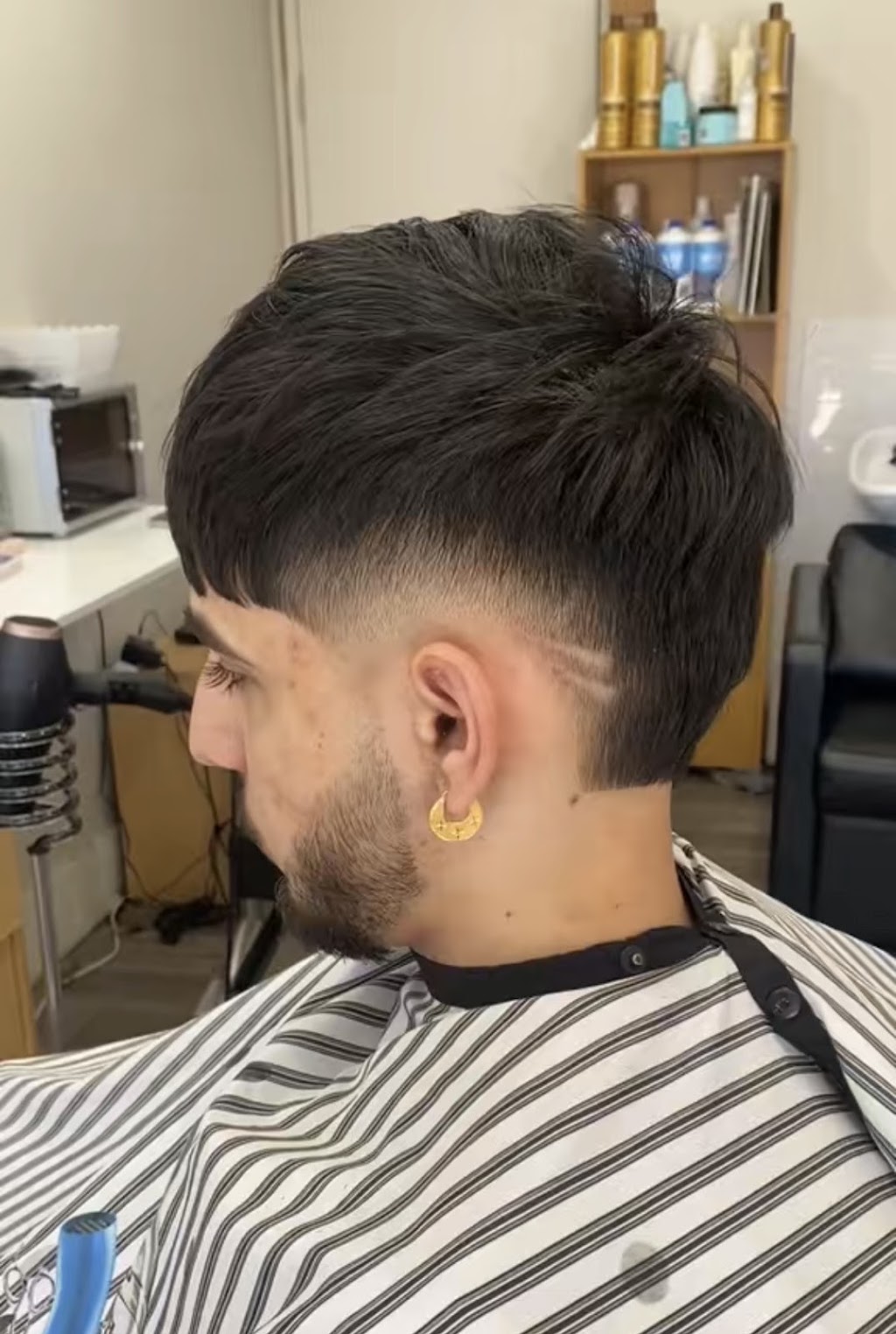 Mirrors Unisex Hair and Beauty Salon | 7 Saphire Way, Mernda VIC 3754, Australia | Phone: (03) 8103 2721