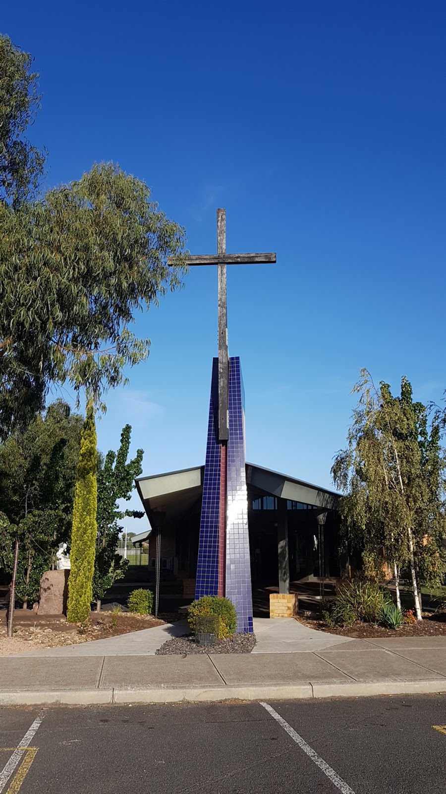 St James the Apostle Catholic Church | church | 336 Derrimut Rd, Hoppers Crossing VIC 3029, Australia | 0397486800 OR +61 3 9748 6800