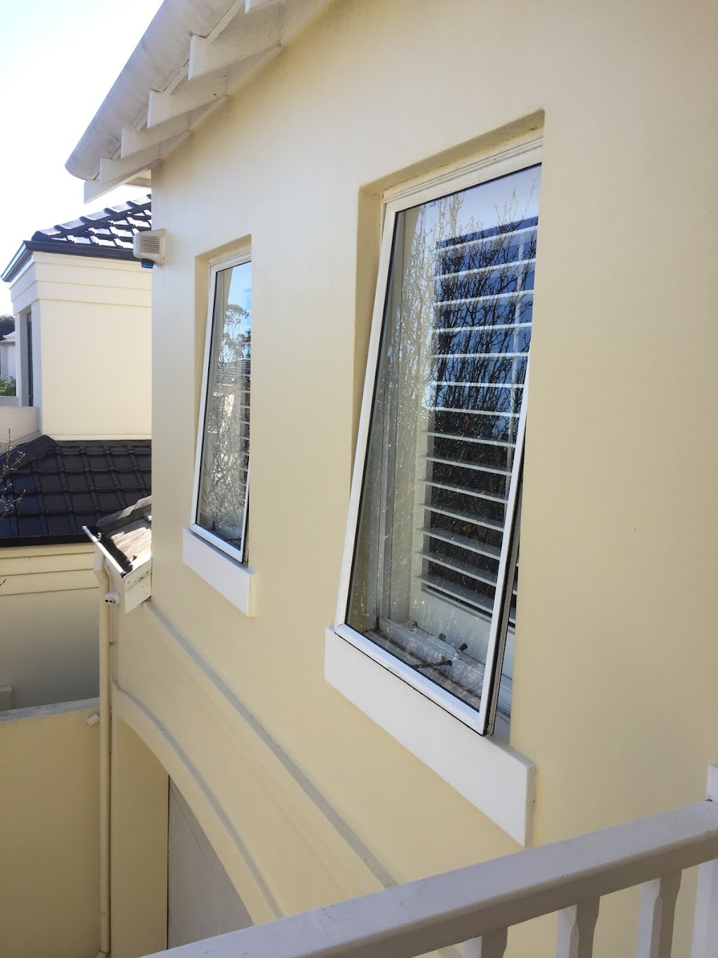 My Window Cleaner | 36 Bilinga Rd, Westminster WA 6061, Australia | Phone: 0490 808 372