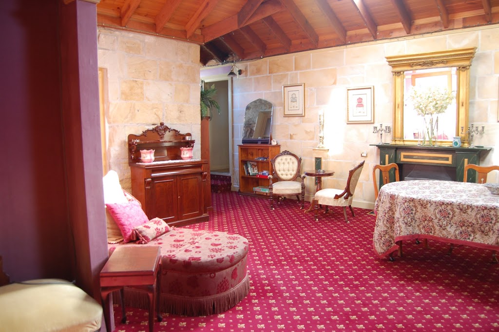 Historic Segenhoe Inn Bed and Breakfast | restaurant | 56 MacQueen St, Aberdeen NSW 2336, Australia | 0265437382 OR +61 2 6543 7382