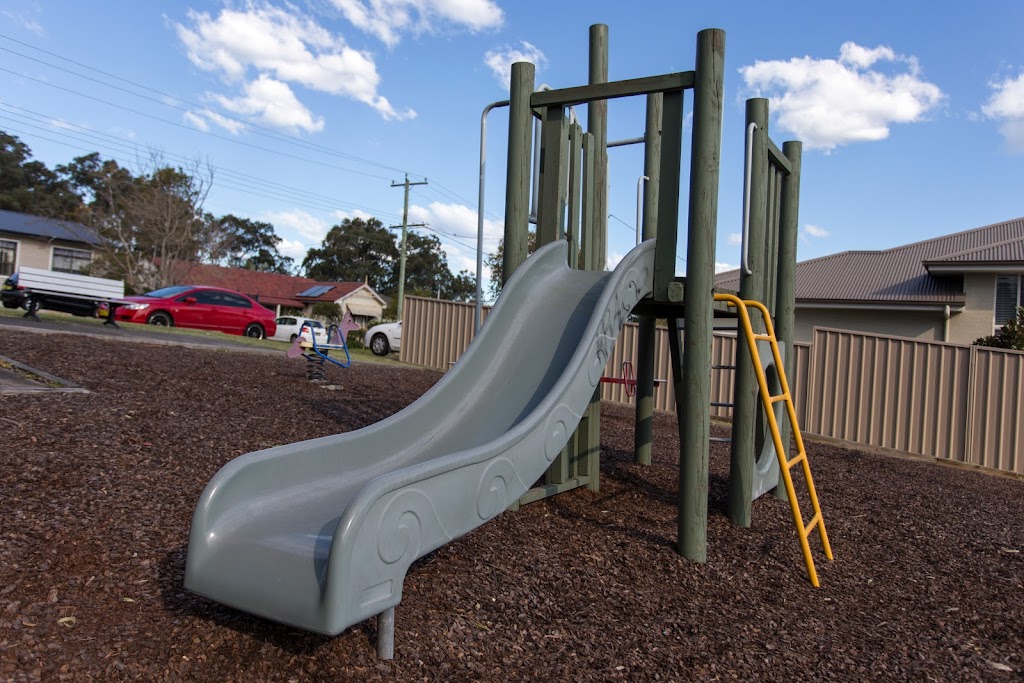 Butler Cresent Playground | 6A Butler Cres, Warners Bay NSW 2282, Australia | Phone: (02) 4921 0333