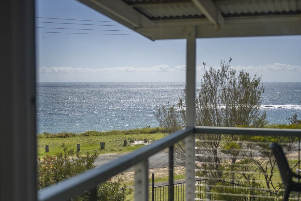 Sea Spray House | 35 Waratah Cres, Minnie Water NSW 2462, Australia | Phone: 0412 333 996