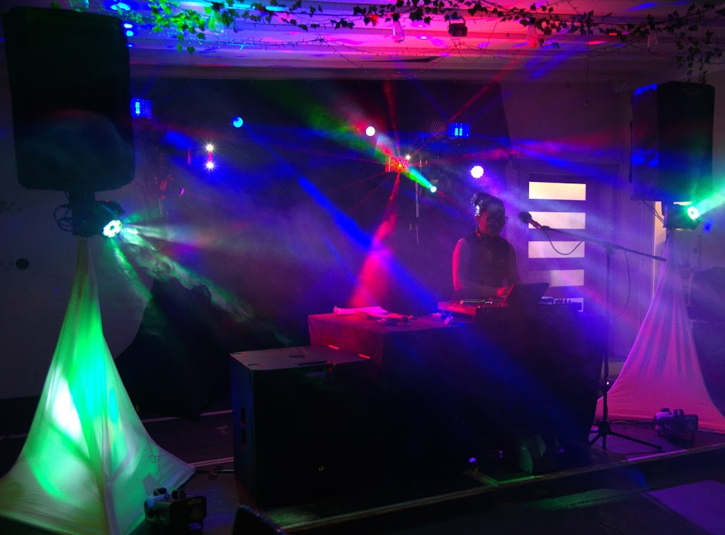 A&J Photographic & DJ Services | 27 Banksia St, Russell Island QLD 4184, Australia | Phone: 0426 231 913