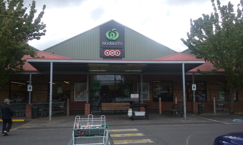 Woolworths Kyneton | supermarket | 7/11 Jennings St, Kyneton VIC 3444, Australia | 0354228025 OR +61 3 5422 8025