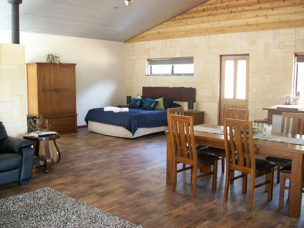 Silversprings Cottages | 100 Silverwood Rd, Metricup WA 6280, Australia | Phone: 0417 176 756