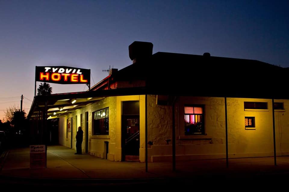 TYDVIL HOTEL & BISTRO Open Wed to Sun from 12pm | 318 Oxide St, Broken Hill NSW 2880, Australia | Phone: (08) 8088 1296