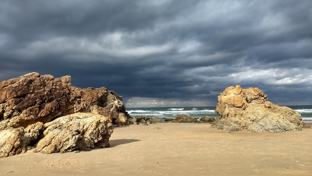 Watonga Rocks | tourist attraction | 107 Matthew Flinders Dr, Port Macquarie NSW 2444, Australia | 0265818111 OR +61 2 6581 8111