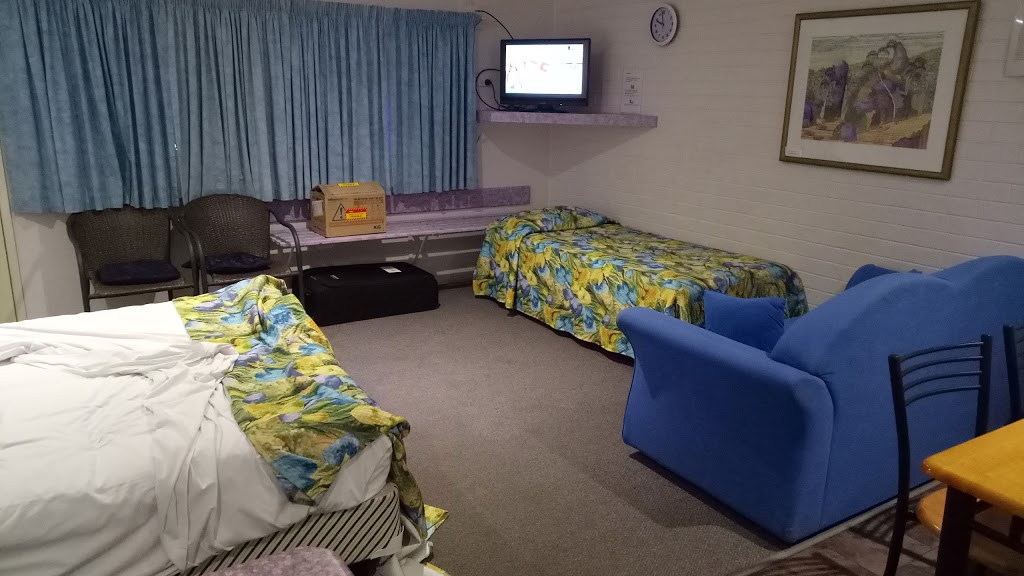 Hi-Way Units Motel | lodging | 215 Nebo Rd, Mackay QLD 4740, Australia | 0749521800 OR +61 7 4952 1800