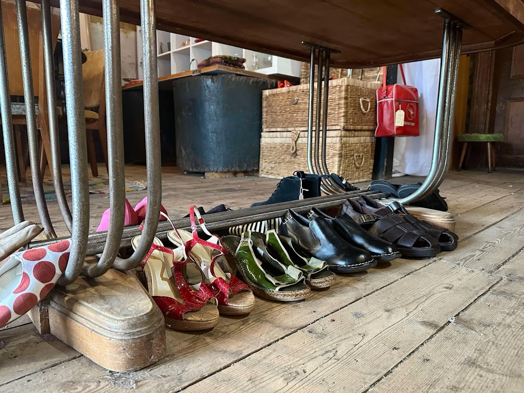 Encore Vintage and Second-Hand | 27 Fraser St, Clunes VIC 3370, Australia | Phone: 0426 866 767