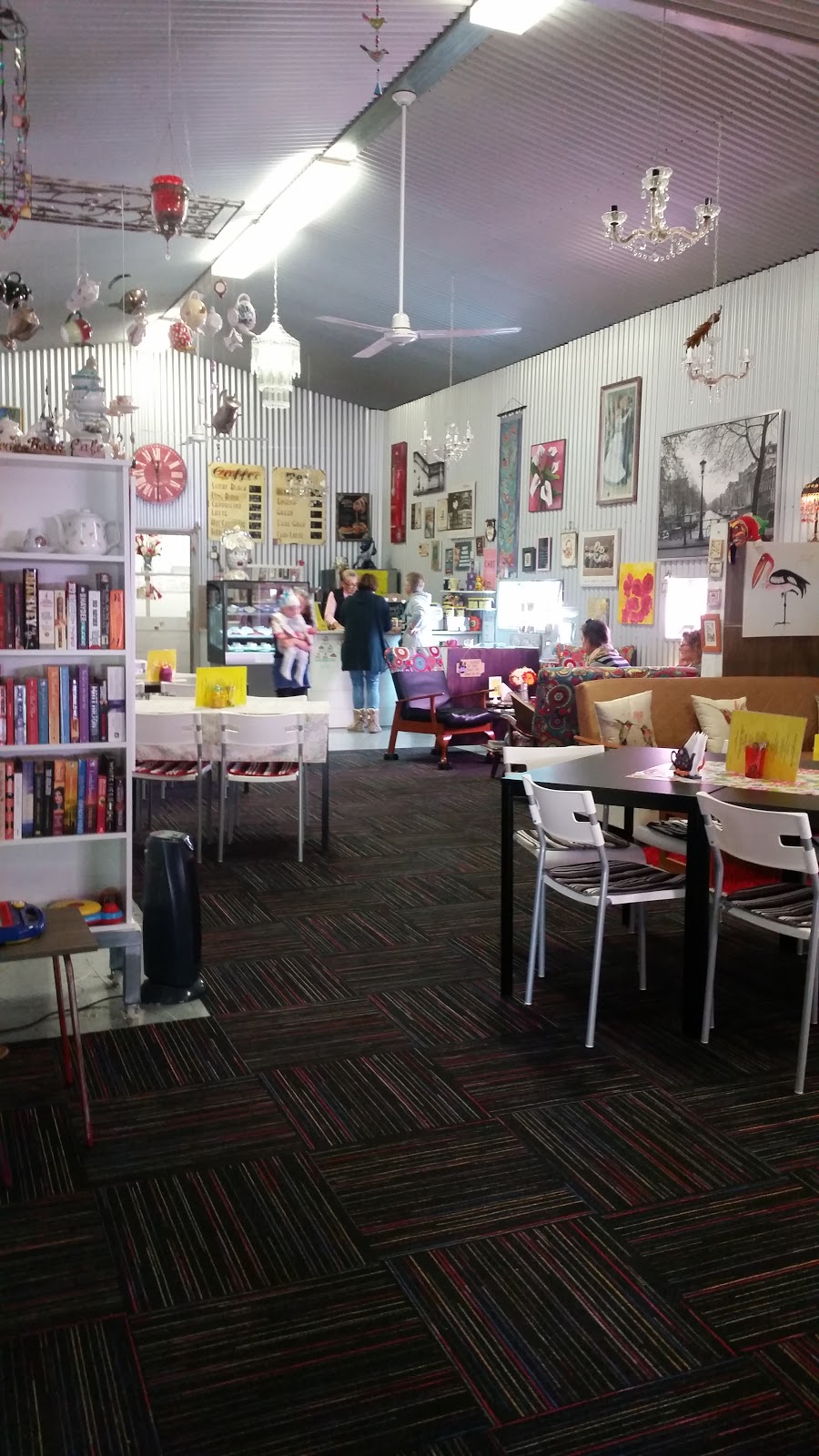 Noelenes Book Cafe | book store | 4B Evans Rd N, Wallaroo SA 5556, Australia | 0488933358 OR +61 488 933 358