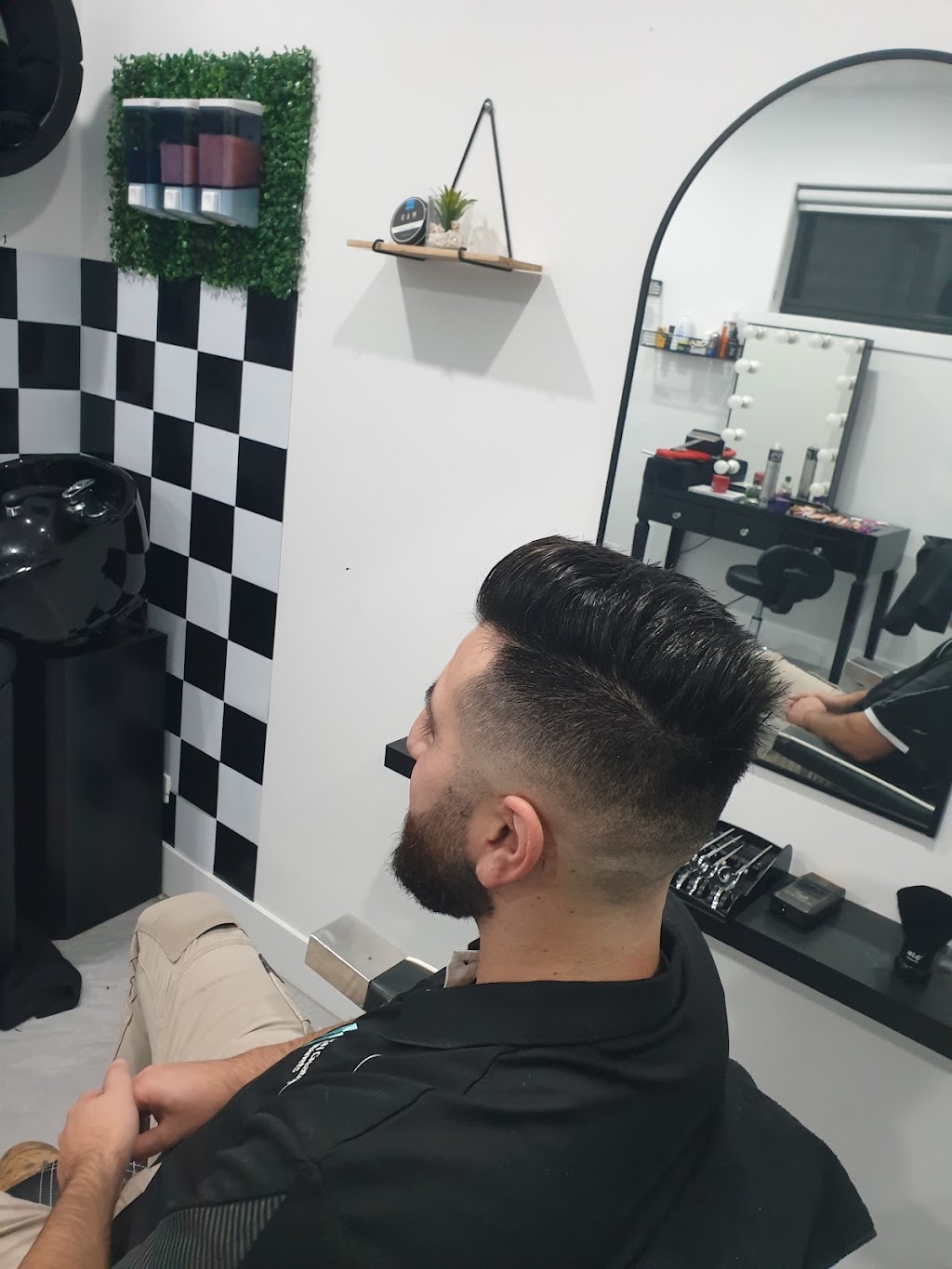Crown Therapy & Barbering | hair care | 2 Enchanted Rd, Fraser Rise VIC 3336, Australia | 0405647719 OR +61 405 647 719