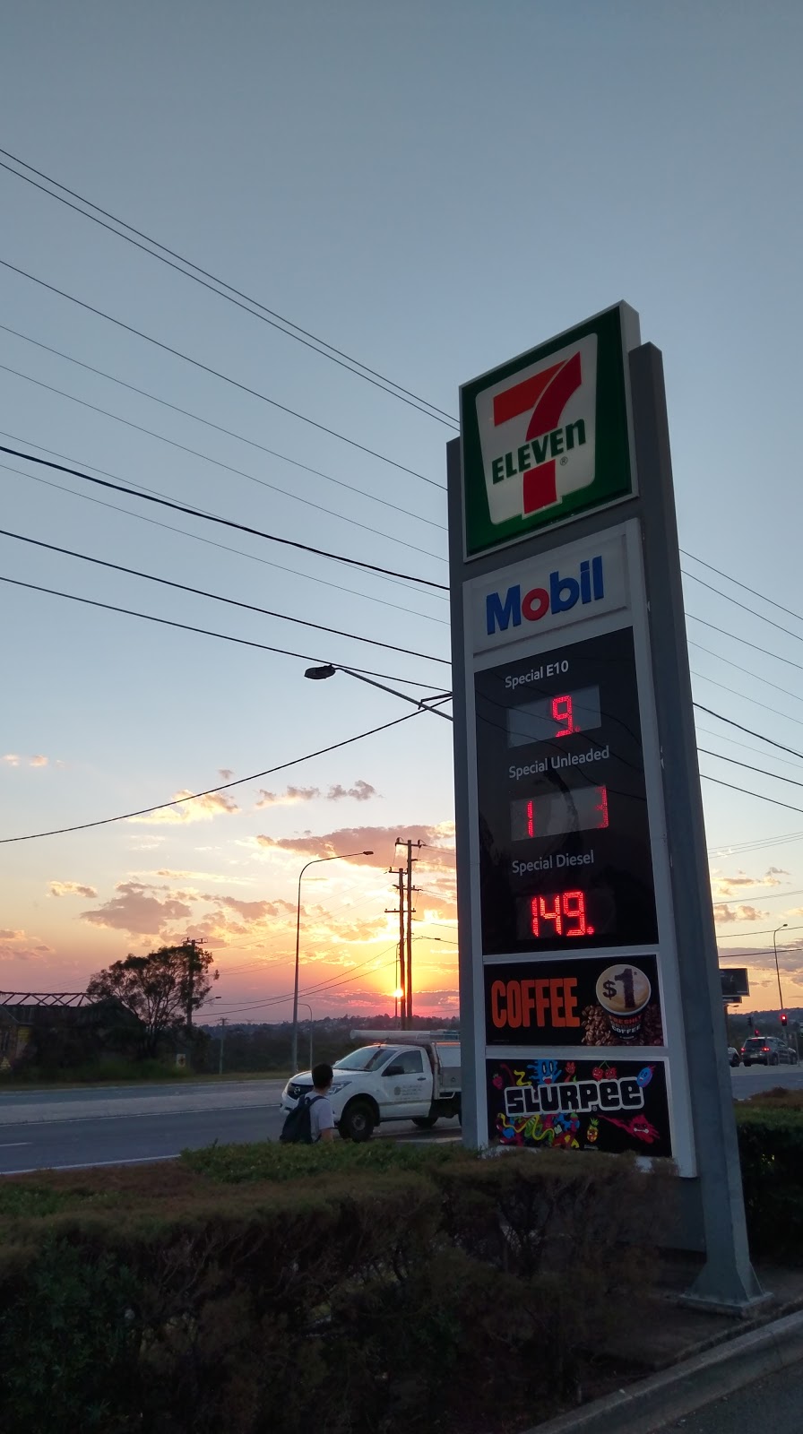 7-Eleven Mackenzie | gas station | 902 Mount Gravatt Capalaba Rd, MacKenzie QLD 4156, Australia | 0734220965 OR +61 7 3422 0965