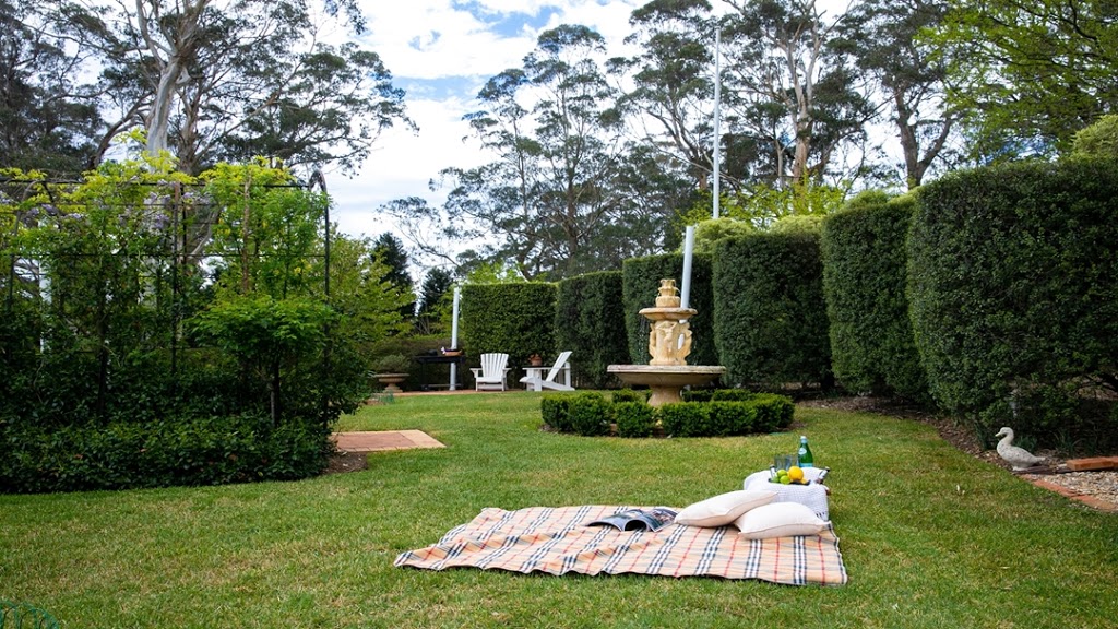 Old Mansfield Loft - Holiday Rental Specialists | 3 Cowpastures Rd, Bowral NSW 2576, Australia | Phone: (02) 4862 5200