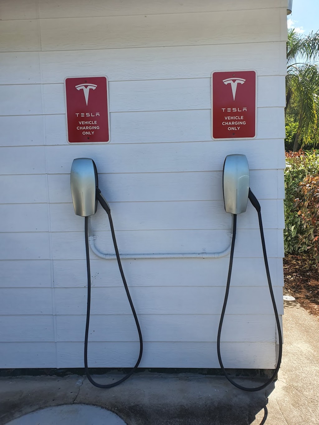 Tesla Destination Charger | 1 Bruce Hwy, Mutarnee QLD 4816, Australia | Phone: (07) 4770 8184