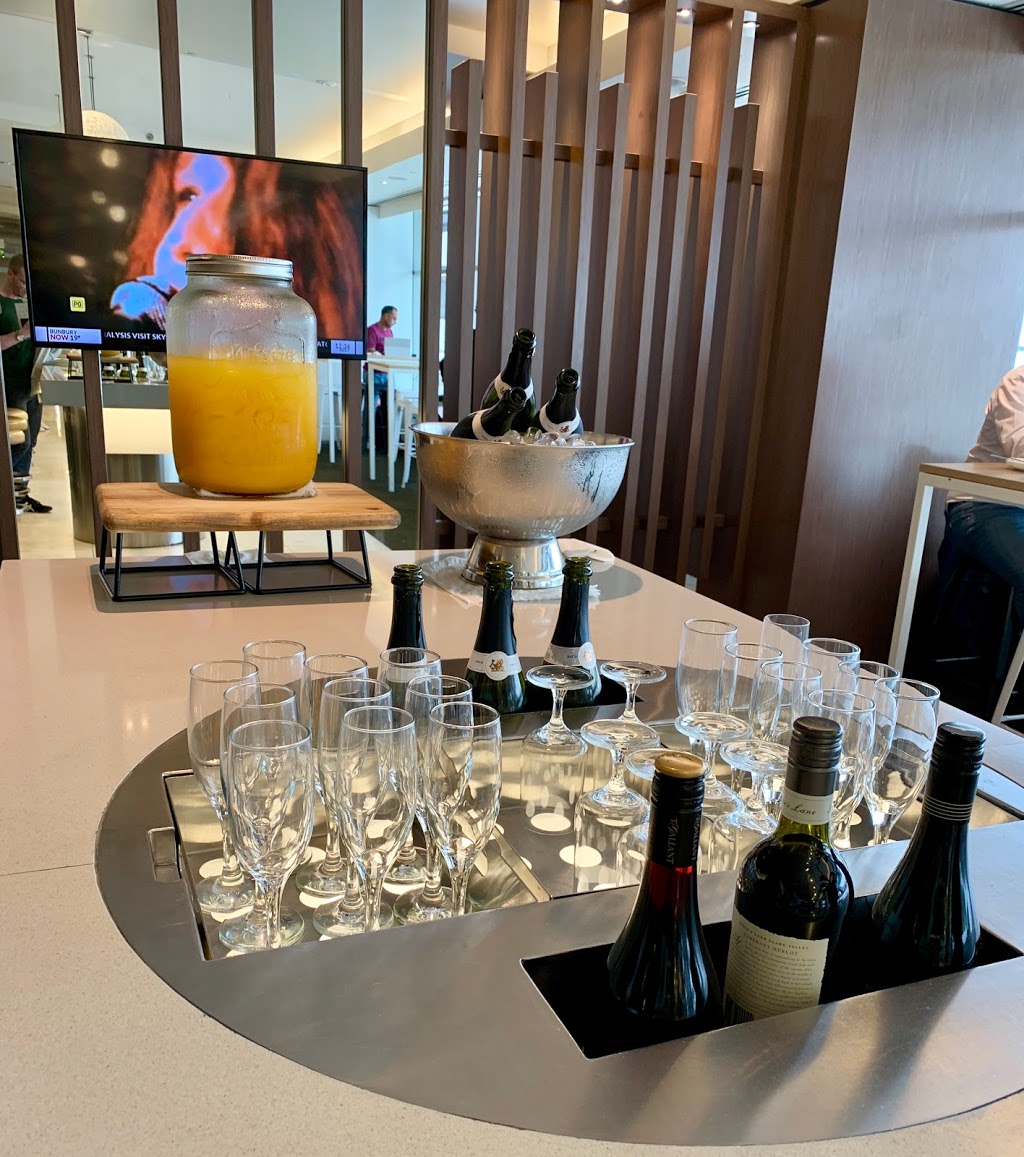 Qantas Business Lounge - Sydney Domestic Airport | Mascot NSW 2020, Australia | Phone: (02) 9952 9780