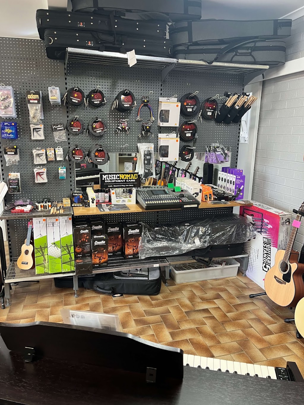 GIG Guitars Music Store | 117 Ferguson St, Glen Innes NSW 2370, Australia | Phone: 0488 200 801