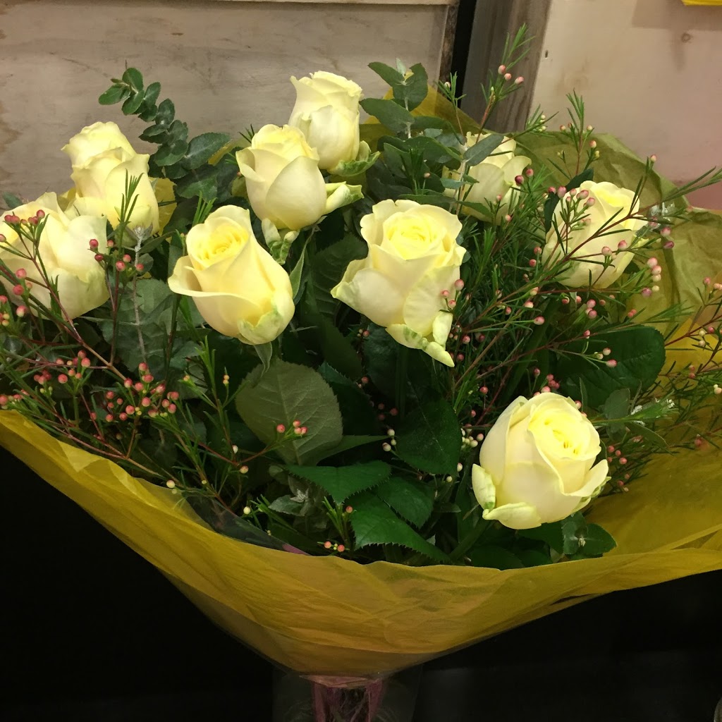 Blooms On Bentons | florist | Shop 10C Bentons Square Shopping Centre, 210 Dunns Rd, Mornington VIC 3931, Australia | 0359736436 OR +61 3 5973 6436