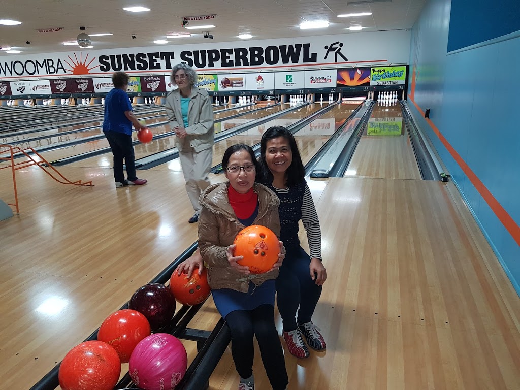 Sunset Superbowl | bowling alley | 531 South St, Glenvale QLD 4350, Australia | 0746340233 OR +61 7 4634 0233