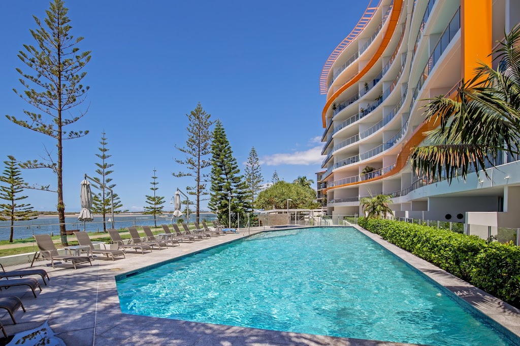 Silvershore Apartments On The Broadwater | 21 Brighton St, Biggera Waters QLD 4216, Australia | Phone: (07) 5500 2000