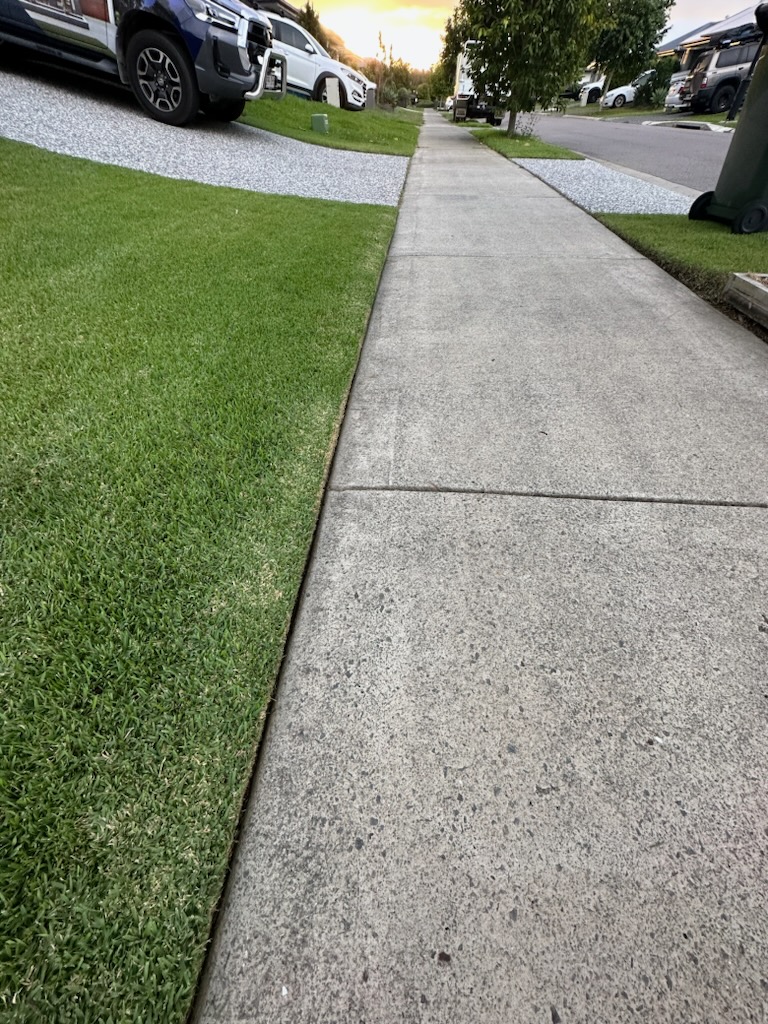 Lawrance Mowing and Maintenance | 11A Holmes St, North Ipswich QLD 4305, Australia | Phone: 0450 746 308