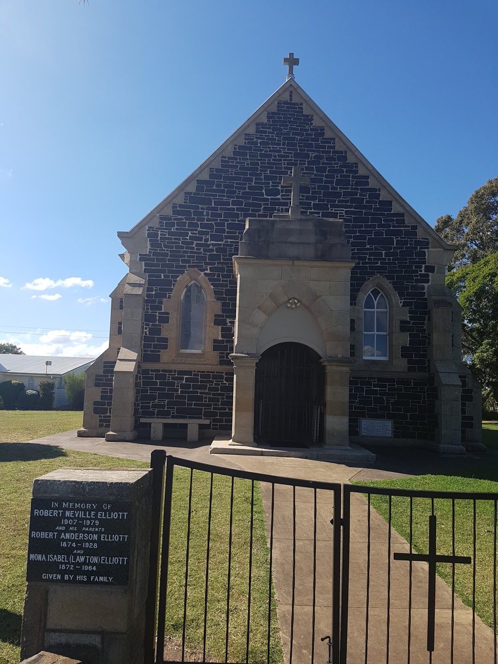 Saint Matthews Anglican Church | church | 11 Beatrice St, Drayton QLD 4350, Australia