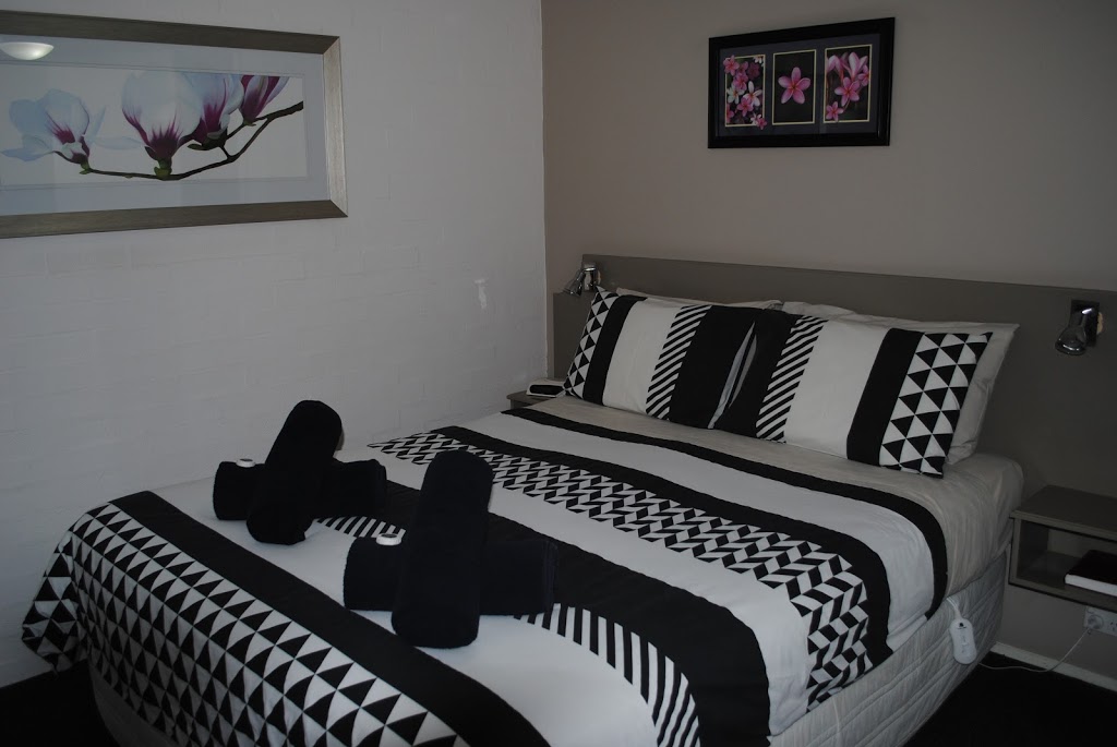 Crown Apartments | lodging | 23 Beach St, Merimbula NSW 2548, Australia | 0264952400 OR +61 2 6495 2400