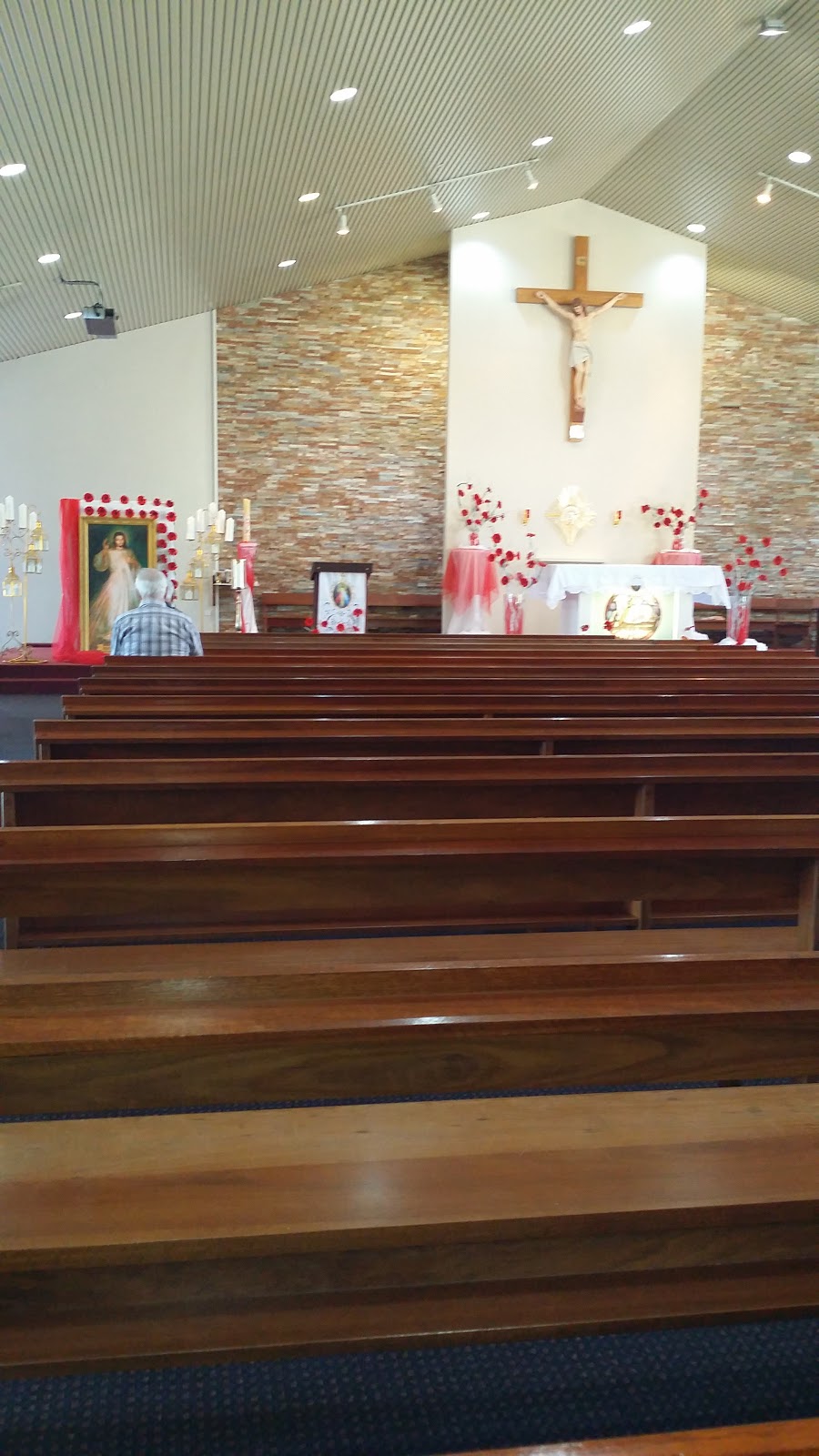 Holy Family Catholic Church | church | 34 Alcock St, Maddington WA 6109, Australia | 0894931703 OR +61 8 9493 1703