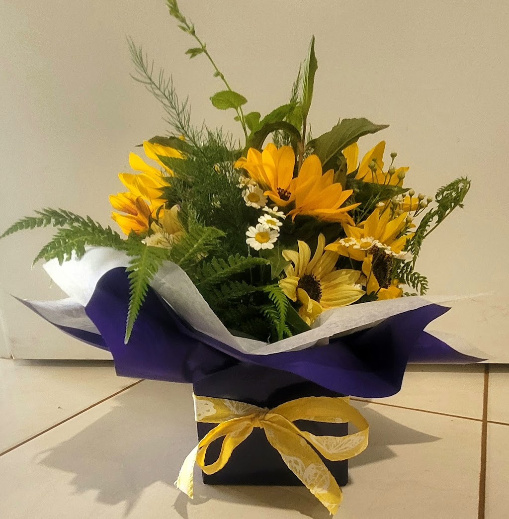 Beautiful blooms Guyra | 19 Lakeview Rd, Guyra NSW 2365, Australia | Phone: 0497 761 444