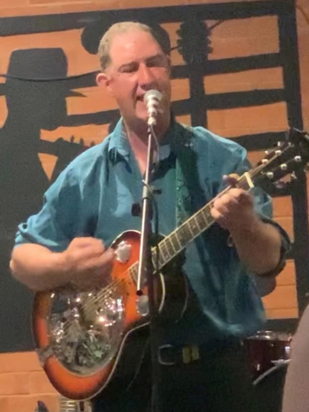Rob Charlton solo live music | 69 Twickenham Dr, Dubbo NSW 2830, Australia | Phone: 0472 551 756